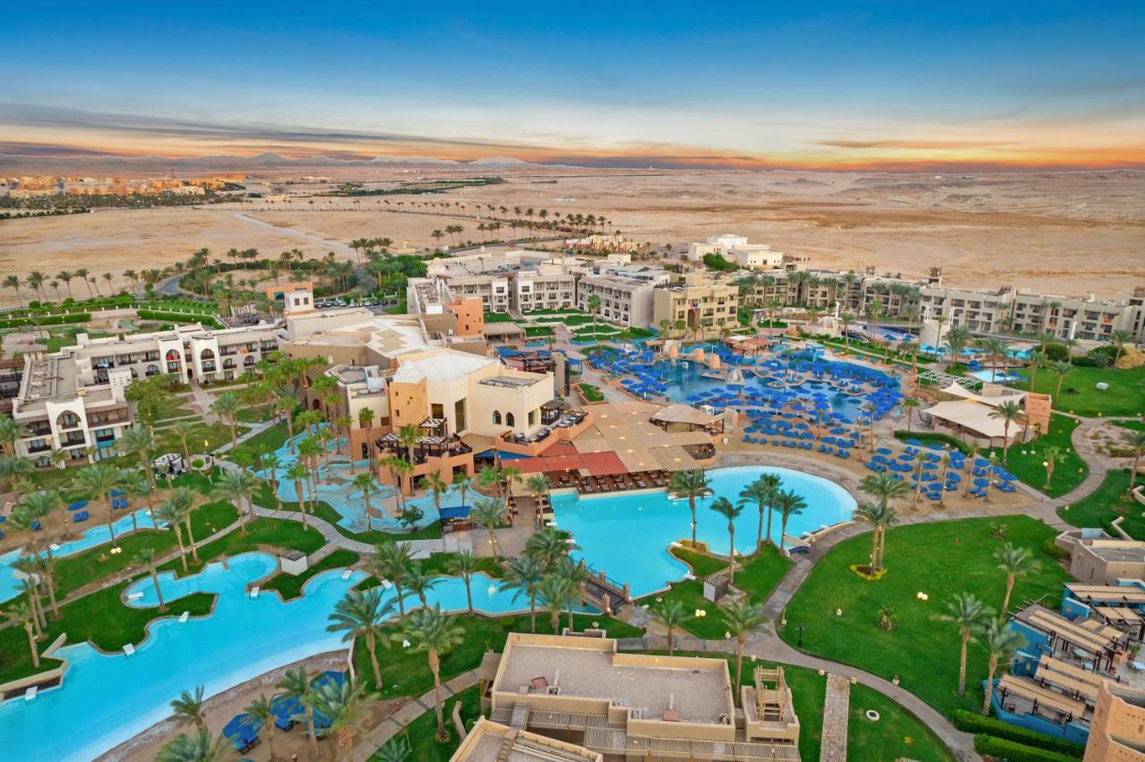 Hotel Pickalbatros Oasis Port Ghalib Exteriér fotografie Aerial view of the resort